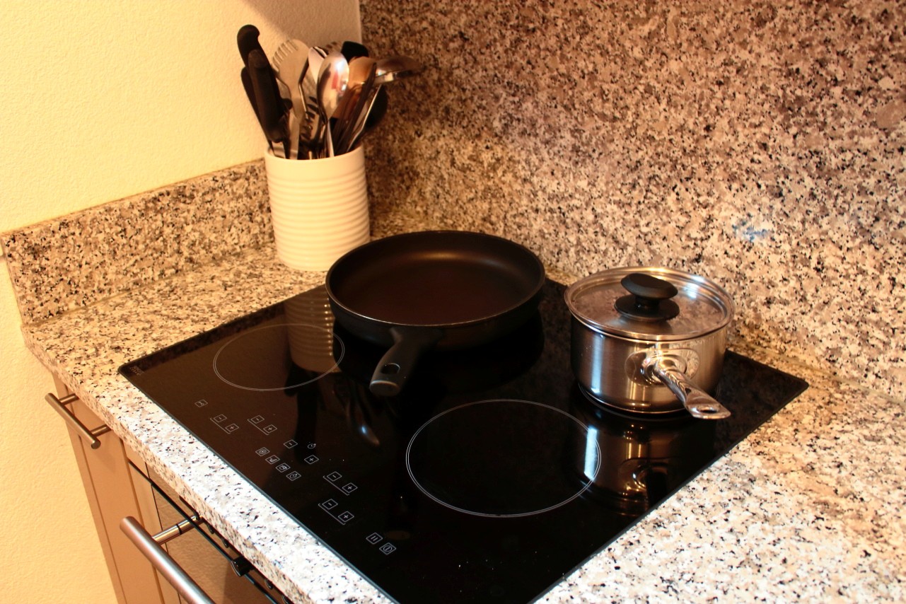 方便料理三餐的四口電磁爐