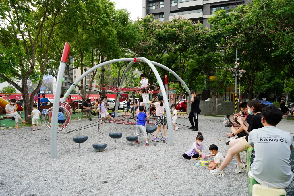 823砲戰紀念公園,台中823公園,台中寶可夢道館,台中沙坑,台中溜滑梯,台中盪鞦韆,台中綠意空間,台中親子公園,台中遊樂設施,戰車公園,飛機公園