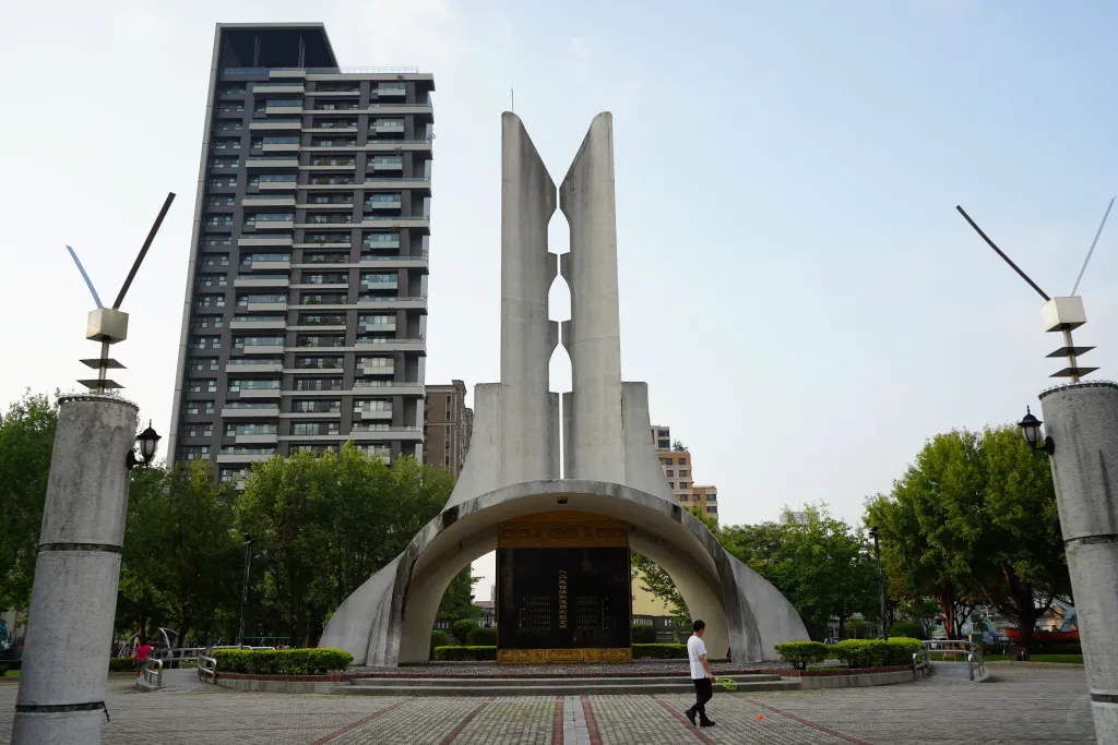 823砲戰紀念公園,台中823公園,台中寶可夢道館,台中沙坑,台中溜滑梯,台中盪鞦韆,台中綠意空間,台中親子公園,台中遊樂設施,戰車公園,飛機公園