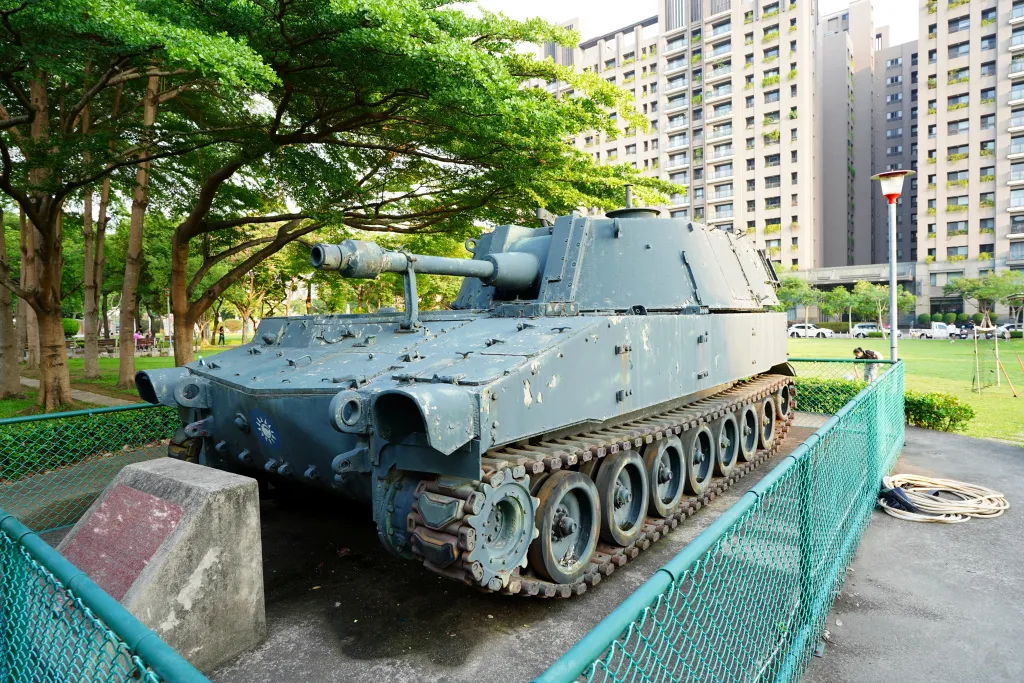 823砲戰紀念公園,台中823公園,台中寶可夢道館,台中沙坑,台中溜滑梯,台中盪鞦韆,台中綠意空間,台中親子公園,台中遊樂設施,戰車公園,飛機公園