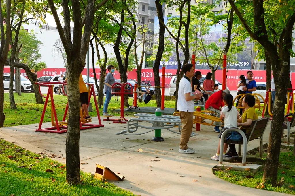 823砲戰紀念公園,台中823公園,台中寶可夢道館,台中沙坑,台中溜滑梯,台中盪鞦韆,台中綠意空間,台中親子公園,台中遊樂設施,戰車公園,飛機公園
