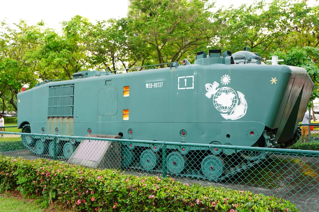 823砲戰紀念公園,台中823公園,台中寶可夢道館,台中沙坑,台中溜滑梯,台中盪鞦韆,台中綠意空間,台中親子公園,台中遊樂設施,戰車公園,飛機公園