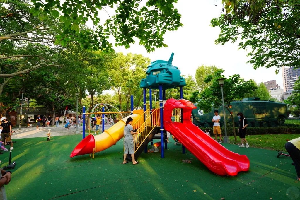823砲戰紀念公園,台中823公園,台中寶可夢道館,台中沙坑,台中溜滑梯,台中盪鞦韆,台中綠意空間,台中親子公園,台中遊樂設施,戰車公園,飛機公園