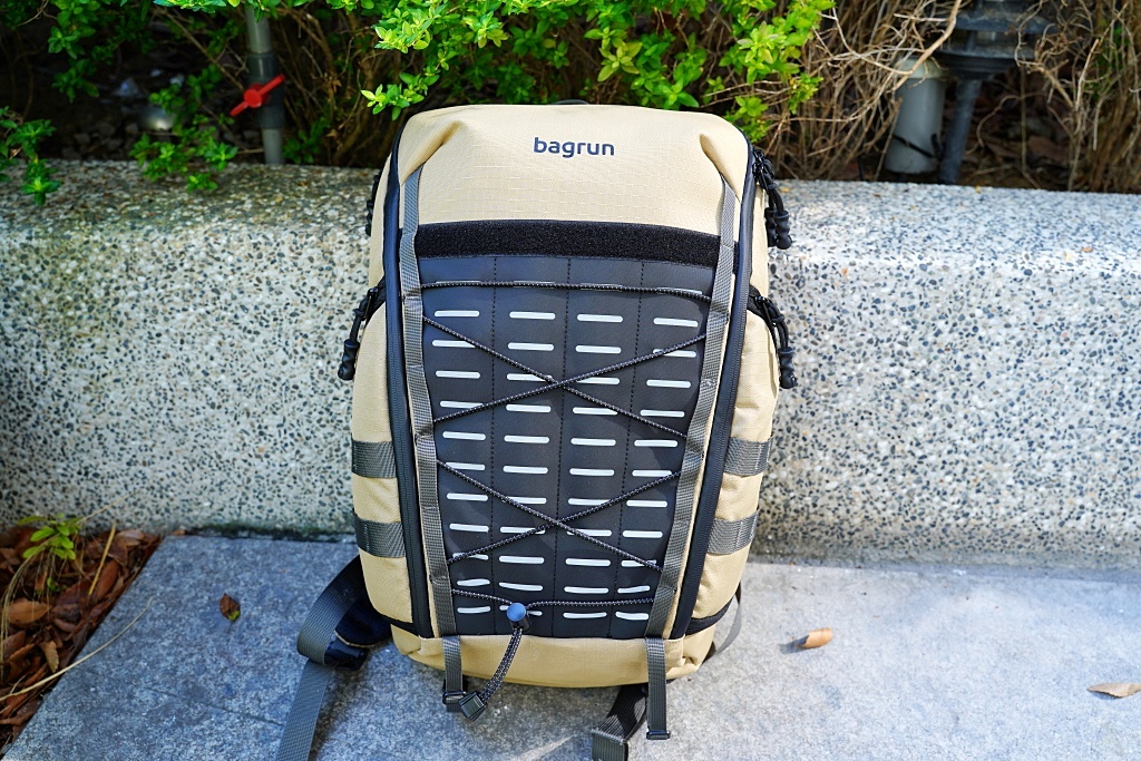 bagrun夜光漫遊後背包,MOLLE系統托特包,防水筆電收納層,側邊開口托特包,防盜夜光漫遊後背包,背包挑選指南,後背包推薦,夜光後背包,安全後背包 bagrun夜光漫遊後背包,MOLLE系統托特包,防水筆電收納層,側邊開口托特包,防盜夜光漫遊後背包,背包挑選指南,後背包推薦,夜光後背包,安全後背包
