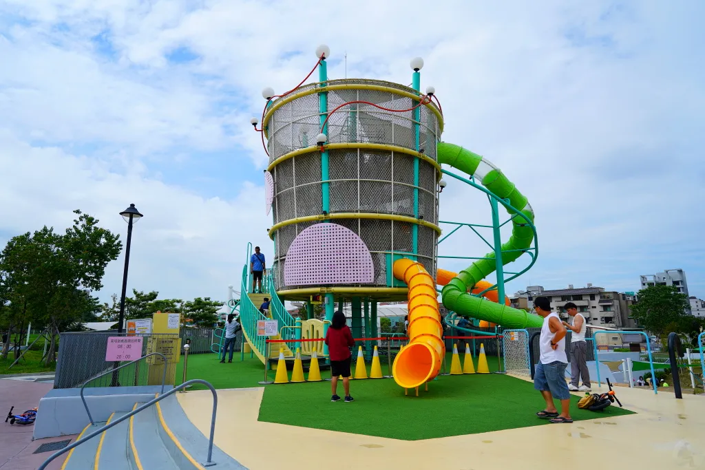 馬卡龍公園,太平親子公園,台中親子公園,台中最高溜滑梯,太平最高溜滑梯 馬卡龍公園,太平親子公園,台中親子公園,台中最高溜滑梯,太平最高溜滑梯