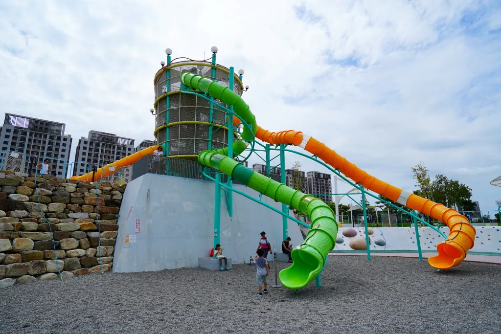 馬卡龍公園,太平親子公園,台中親子公園,台中最高溜滑梯,太平最高溜滑梯 馬卡龍公園,太平親子公園,台中親子公園,台中最高溜滑梯,太平最高溜滑梯