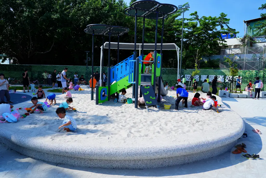 台中景點,台中公園,豬事圓滿公園,台中美樂地計畫,台中屠宰場,台中親子公園, 豬事圓滿公園, 豬主題遊樂場, 親子共融遊戲場, 台中遊樂場, 屠宰場改建, 可愛豬豬廁所, 體健區, 沙坑溜滑梯, 台中旅遊景點