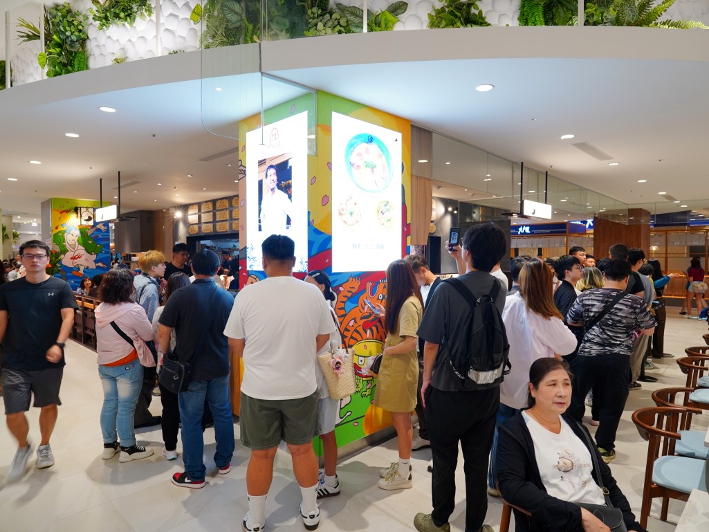美食區用餐人潮
