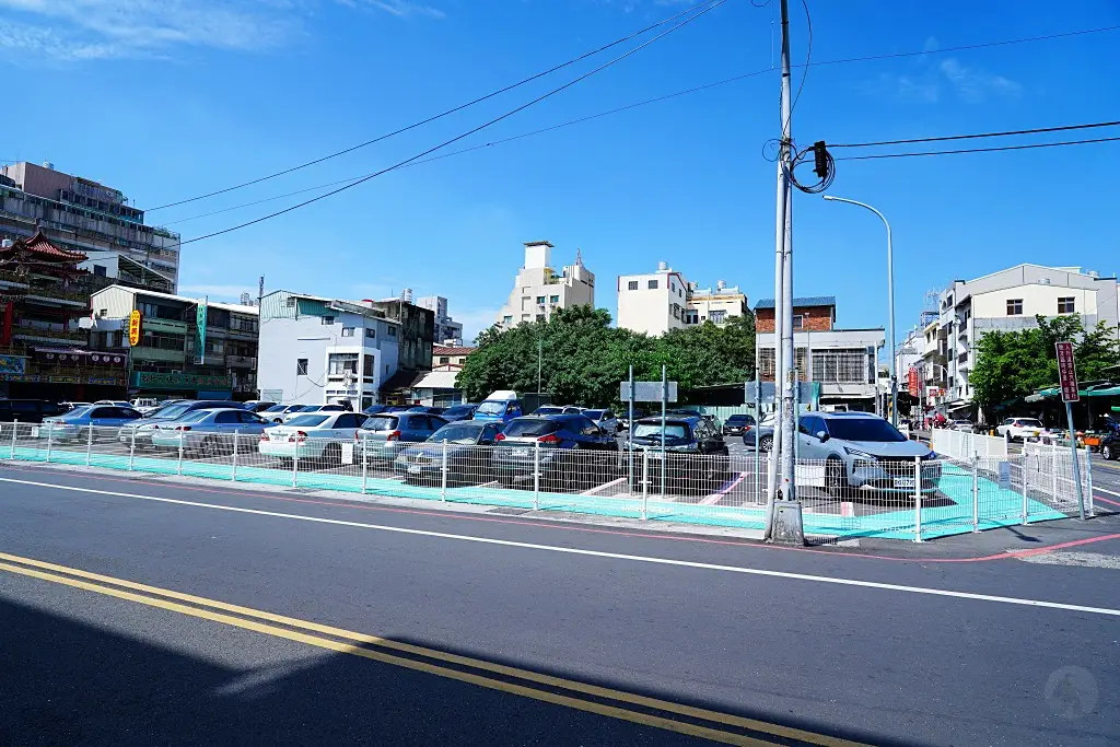 長興圓仔冰對面大型付費停車場