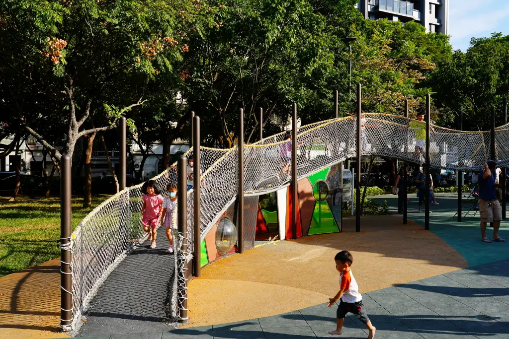 台中北屯兒童公園, 台中特色公園, 美樂地計畫, 台中親子遊推薦, 台中共融遊具, 無障礙設施公園, 攀爬隧道, 旋轉溜滑梯, 林間探索遊戲場, 台中親子景點, 台中親子戶外活動, 台中公園推薦, 台中兒童遊戲區, 台中親子共融遊樂場,荔枝老樹公園,興安路兒童公園 台中北屯兒童公園, 台中特色公園, 美樂地計畫, 台中親子遊推薦, 台中共融遊具, 無障礙設施公園, 攀爬隧道, 旋轉溜滑梯, 林間探索遊戲場, 台中親子景點, 台中親子戶外活動, 台中公園推薦, 台中兒童遊戲區, 台中親子共融遊樂場,荔枝老樹公園,興安路兒童公園