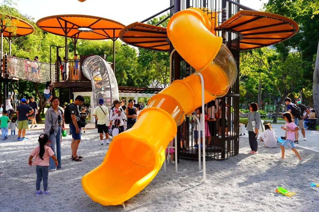 台中北屯兒童公園, 台中特色公園, 美樂地計畫, 台中親子遊推薦, 台中共融遊具, 無障礙設施公園, 攀爬隧道, 旋轉溜滑梯, 林間探索遊戲場, 台中親子景點, 台中親子戶外活動, 台中公園推薦, 台中兒童遊戲區, 台中親子共融遊樂場,荔枝老樹公園,興安路兒童公園 台中北屯兒童公園, 台中特色公園, 美樂地計畫, 台中親子遊推薦, 台中共融遊具, 無障礙設施公園, 攀爬隧道, 旋轉溜滑梯, 林間探索遊戲場, 台中親子景點, 台中親子戶外活動, 台中公園推薦, 台中兒童遊戲區, 台中親子共融遊樂場,荔枝老樹公園,興安路兒童公園