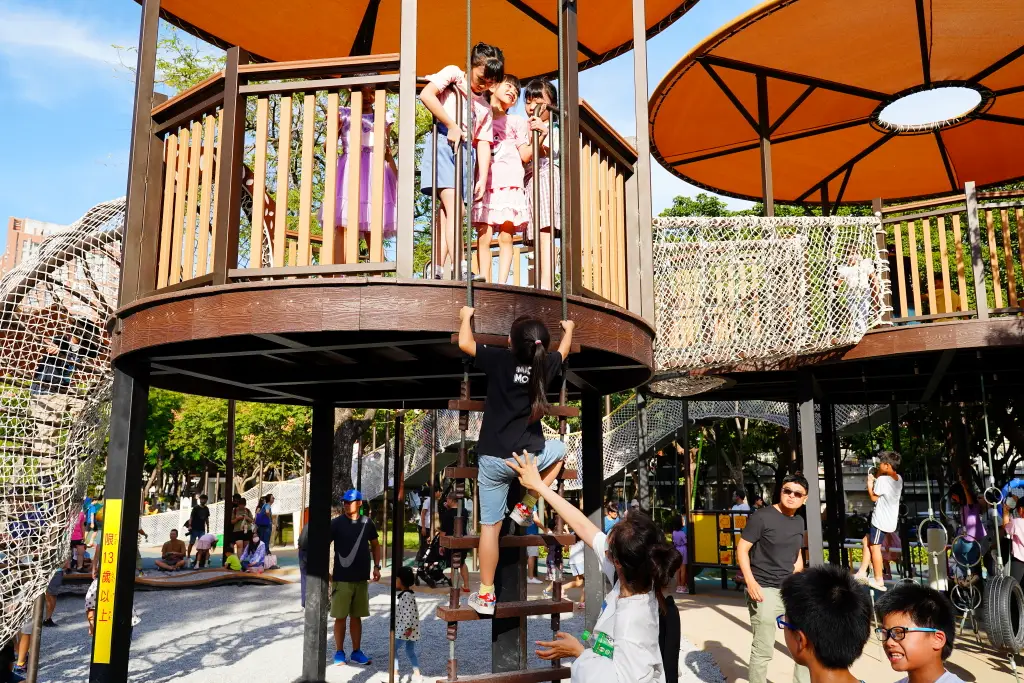 台中北屯兒童公園, 台中特色公園, 美樂地計畫, 台中親子遊推薦, 台中共融遊具, 無障礙設施公園, 攀爬隧道, 旋轉溜滑梯, 林間探索遊戲場, 台中親子景點, 台中親子戶外活動, 台中公園推薦, 台中兒童遊戲區, 台中親子共融遊樂場,荔枝老樹公園,興安路兒童公園 台中北屯兒童公園, 台中特色公園, 美樂地計畫, 台中親子遊推薦, 台中共融遊具, 無障礙設施公園, 攀爬隧道, 旋轉溜滑梯, 林間探索遊戲場, 台中親子景點, 台中親子戶外活動, 台中公園推薦, 台中兒童遊戲區, 台中親子共融遊樂場,荔枝老樹公園,興安路兒童公園