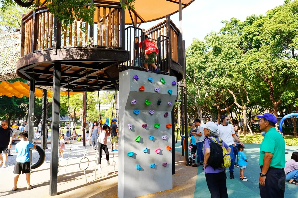台中北屯兒童公園, 台中特色公園, 美樂地計畫, 台中親子遊推薦, 台中共融遊具, 無障礙設施公園, 攀爬隧道, 旋轉溜滑梯, 林間探索遊戲場, 台中親子景點, 台中親子戶外活動, 台中公園推薦, 台中兒童遊戲區, 台中親子共融遊樂場,荔枝老樹公園,興安路兒童公園 台中北屯兒童公園, 台中特色公園, 美樂地計畫, 台中親子遊推薦, 台中共融遊具, 無障礙設施公園, 攀爬隧道, 旋轉溜滑梯, 林間探索遊戲場, 台中親子景點, 台中親子戶外活動, 台中公園推薦, 台中兒童遊戲區, 台中親子共融遊樂場,荔枝老樹公園,興安路兒童公園