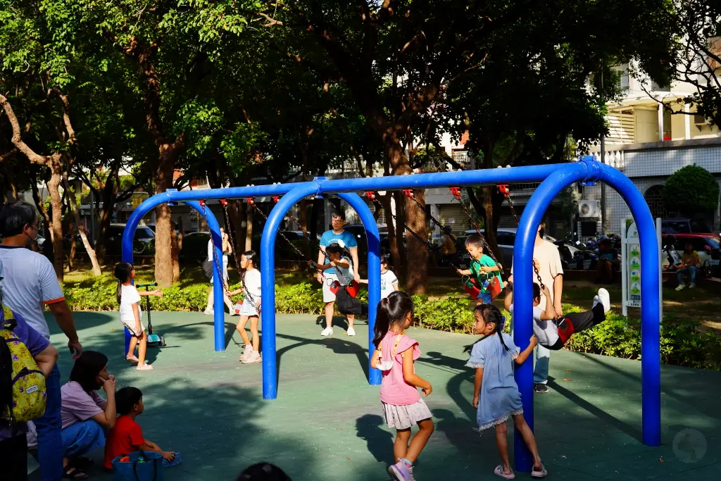 台中北屯兒童公園, 台中特色公園, 美樂地計畫, 台中親子遊推薦, 台中共融遊具, 無障礙設施公園, 攀爬隧道, 旋轉溜滑梯, 林間探索遊戲場, 台中親子景點, 台中親子戶外活動, 台中公園推薦, 台中兒童遊戲區, 台中親子共融遊樂場,荔枝老樹公園,興安路兒童公園