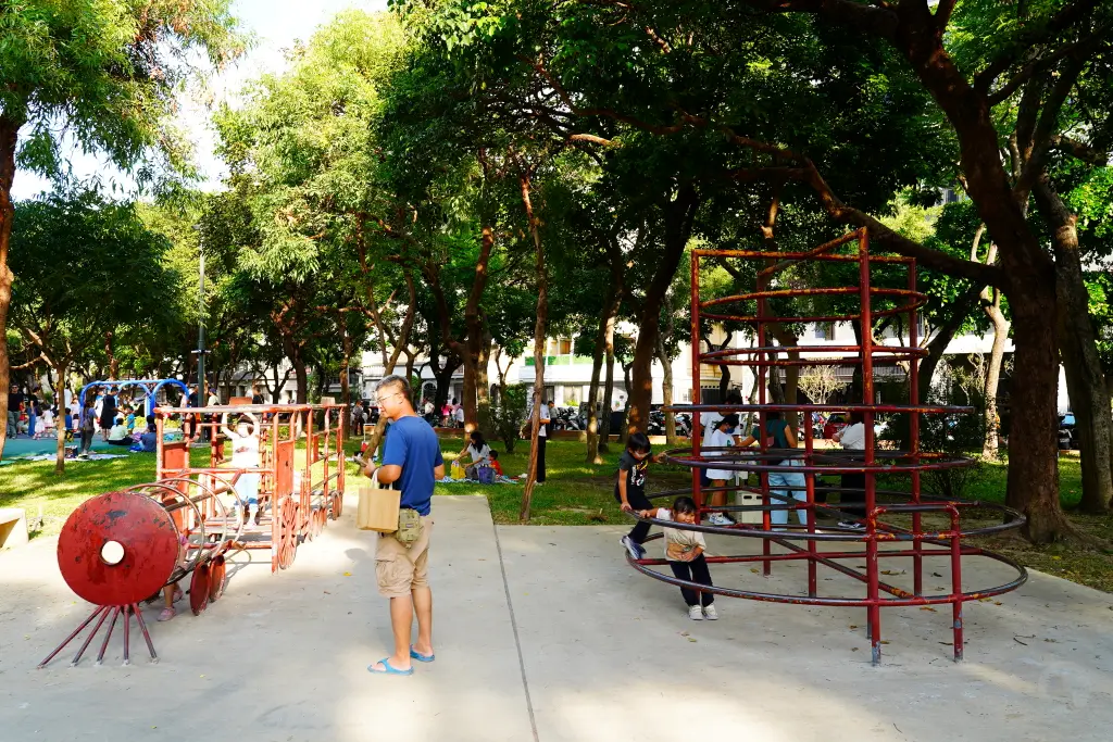 台中北屯兒童公園, 台中特色公園, 美樂地計畫, 台中親子遊推薦, 台中共融遊具, 無障礙設施公園, 攀爬隧道, 旋轉溜滑梯, 林間探索遊戲場, 台中親子景點, 台中親子戶外活動, 台中公園推薦, 台中兒童遊戲區, 台中親子共融遊樂場,荔枝老樹公園,興安路兒童公園 台中北屯兒童公園, 台中特色公園, 美樂地計畫, 台中親子遊推薦, 台中共融遊具, 無障礙設施公園, 攀爬隧道, 旋轉溜滑梯, 林間探索遊戲場, 台中親子景點, 台中親子戶外活動, 台中公園推薦, 台中兒童遊戲區, 台中親子共融遊樂場,荔枝老樹公園,興安路兒童公園