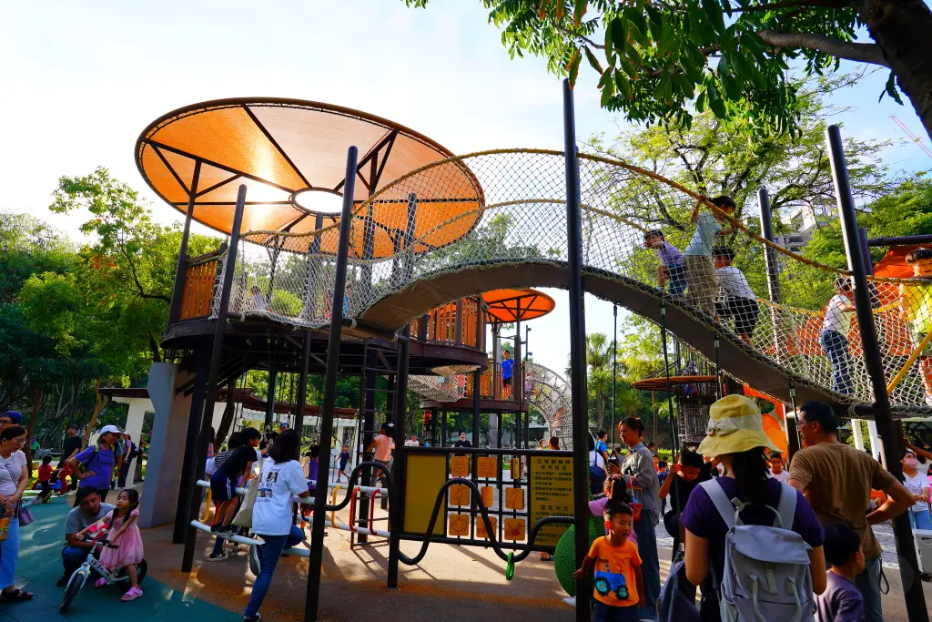 台中北屯兒童公園, 台中特色公園, 美樂地計畫, 台中親子遊推薦, 台中共融遊具, 無障礙設施公園, 攀爬隧道, 旋轉溜滑梯, 林間探索遊戲場, 台中親子景點, 台中親子戶外活動, 台中公園推薦, 台中兒童遊戲區, 台中親子共融遊樂場,荔枝老樹公園,興安路兒童公園 台中北屯兒童公園, 台中特色公園, 美樂地計畫, 台中親子遊推薦, 台中共融遊具, 無障礙設施公園, 攀爬隧道, 旋轉溜滑梯, 林間探索遊戲場, 台中親子景點, 台中親子戶外活動, 台中公園推薦, 台中兒童遊戲區, 台中親子共融遊樂場,荔枝老樹公園,興安路兒童公園