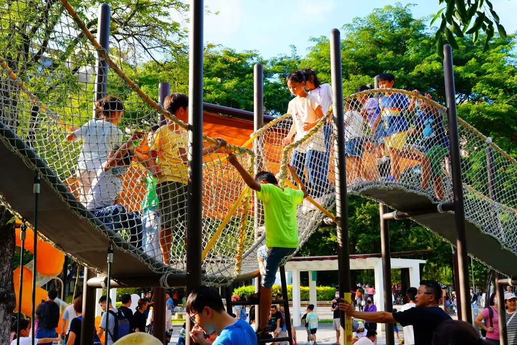 台中北屯兒童公園, 台中特色公園, 美樂地計畫, 台中親子遊推薦, 台中共融遊具, 無障礙設施公園, 攀爬隧道, 旋轉溜滑梯, 林間探索遊戲場, 台中親子景點, 台中親子戶外活動, 台中公園推薦, 台中兒童遊戲區, 台中親子共融遊樂場,荔枝老樹公園,興安路兒童公園 台中北屯兒童公園, 台中特色公園, 美樂地計畫, 台中親子遊推薦, 台中共融遊具, 無障礙設施公園, 攀爬隧道, 旋轉溜滑梯, 林間探索遊戲場, 台中親子景點, 台中親子戶外活動, 台中公園推薦, 台中兒童遊戲區, 台中親子共融遊樂場,荔枝老樹公園,興安路兒童公園
