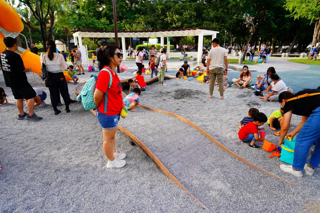 台中北屯兒童公園, 台中特色公園, 美樂地計畫, 台中親子遊推薦, 台中共融遊具, 無障礙設施公園, 攀爬隧道, 旋轉溜滑梯, 林間探索遊戲場, 台中親子景點, 台中親子戶外活動, 台中公園推薦, 台中兒童遊戲區, 台中親子共融遊樂場,荔枝老樹公園,興安路兒童公園 台中北屯兒童公園, 台中特色公園, 美樂地計畫, 台中親子遊推薦, 台中共融遊具, 無障礙設施公園, 攀爬隧道, 旋轉溜滑梯, 林間探索遊戲場, 台中親子景點, 台中親子戶外活動, 台中公園推薦, 台中兒童遊戲區, 台中親子共融遊樂場,荔枝老樹公園,興安路兒童公園