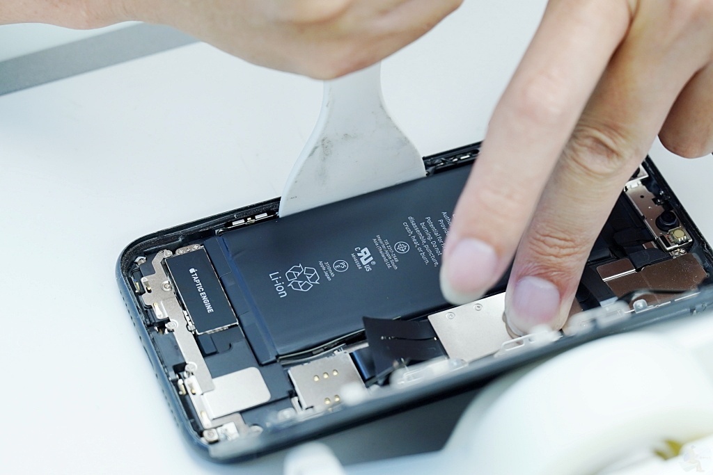 iPhone維修,iPhone換電池,.Phone原廠電池,電池健康度,快速維修,iPhone維修中心,Apple原廠零件,APicu評價,APicu台中Phone維修,iPhone維修, iPhone修理, iPhone螢幕更換, iPhone電池更換, iPhone修理店, iPhone維修中心, iPhone故障修復, iPhone維修服務, 螢幕破裂修理, iPhone電池換新, iPhone充電端口修理, iPhone水災修復, iPhone相機修理, iPhone無法開機修理, iPhone損壞修理, iPhone修理價格, 快速iPhone維修, iPhone修理推薦, iPhone維修服務中心, iPhone修理網路預約, 蘋果手機維修, iPhone專業維修, iPhone維修專家