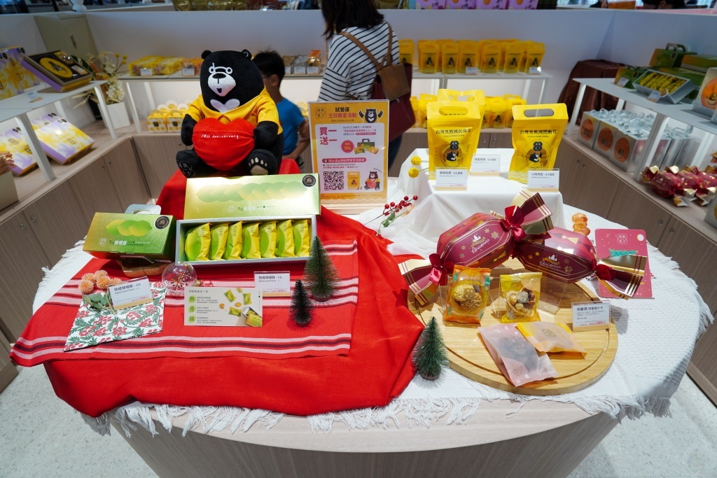 鴻鼎菓子,用純粹的好好好愛自己人,台灣黑熊國民曲奇,專利包心噠啵曲奇,全台唯一愛心堅果塔,原創秘醬熟成檸檬酥,清水休息站,清水服務區,清水美食,清水伴手禮 鴻鼎菓子,用純粹的好好好愛自己人,台灣黑熊國民曲奇,專利包心噠啵曲奇,全台唯一愛心堅果塔,原創秘醬熟成檸檬酥,清水休息站,清水服務區,清水美食,清水伴手禮
