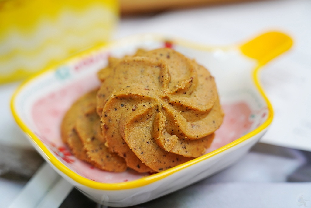 鴻鼎菓子,用純粹的好好好愛自己人,台灣黑熊國民曲奇,專利包心噠啵曲奇,全台唯一愛心堅果塔,原創秘醬熟成檸檬酥,清水休息站,清水服務區,清水美食,清水伴手禮 鴻鼎菓子,用純粹的好好好愛自己人,台灣黑熊國民曲奇,專利包心噠啵曲奇,全台唯一愛心堅果塔,原創秘醬熟成檸檬酥,清水休息站,清水服務區,清水美食,清水伴手禮