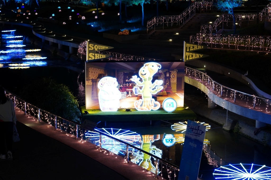 2024台中耶誕嘉年華,柳川水岸景觀步道,綠川水岸廊道,台中火車站三大展區,2024台中聖誕節,台中火車站,柳川水岸景觀步道,綠川水岸景觀步道,舊台中火車站,綠川水岸,柳川水岸,台中耶誕嘉年華,怪獸電力公司,台中好甜，耶誕來電,台中耶誕城2025,台中耶誕晚會,台中耶誕嘉年華2024,台中柳川活動2024,2023台中耶誕嘉年華,台中耶誕活動,台中聖誕演唱會,台中勤美草悟聖誕村