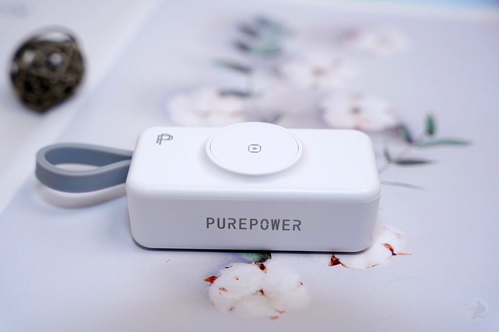 PD20W快速充電,數位電量顯示,翻轉接頭輕鬆收納,兼容AppleWatch無線充電 PD20W快速充電,數位電量顯示,翻轉接頭輕鬆收納,兼容AppleWatch無線充電
