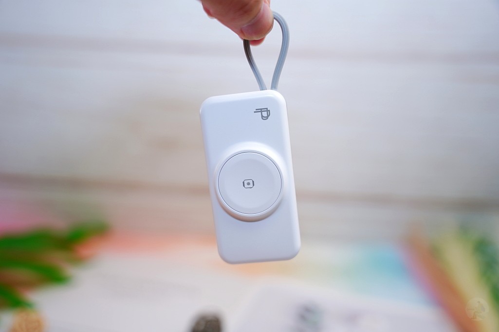 PD20W快速充電,數位電量顯示,翻轉接頭輕鬆收納,兼容AppleWatch無線充電 PD20W快速充電,數位電量顯示,翻轉接頭輕鬆收納,兼容AppleWatch無線充電