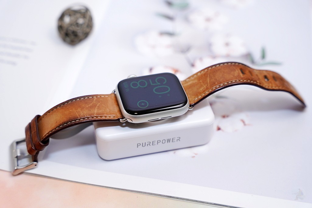 PD20W快速充電,數位電量顯示,翻轉接頭輕鬆收納,兼容AppleWatch無線充電 PD20W快速充電,數位電量顯示,翻轉接頭輕鬆收納,兼容AppleWatch無線充電