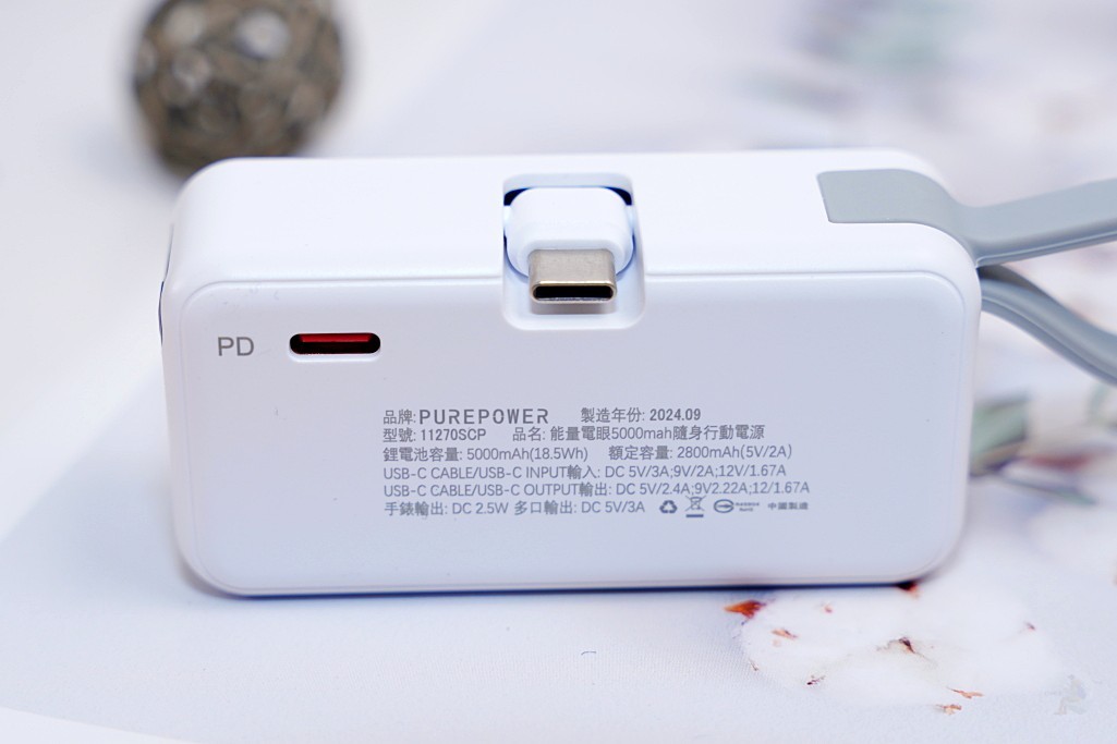 PD20W快速充電,數位電量顯示,翻轉接頭輕鬆收納,兼容AppleWatch無線充電 PD20W快速充電,數位電量顯示,翻轉接頭輕鬆收納,兼容AppleWatch無線充電
