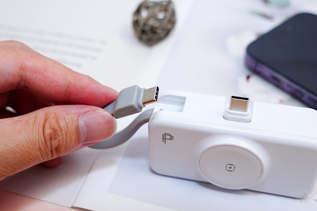 PD20W快速充電,數位電量顯示,翻轉接頭輕鬆收納,兼容AppleWatch無線充電