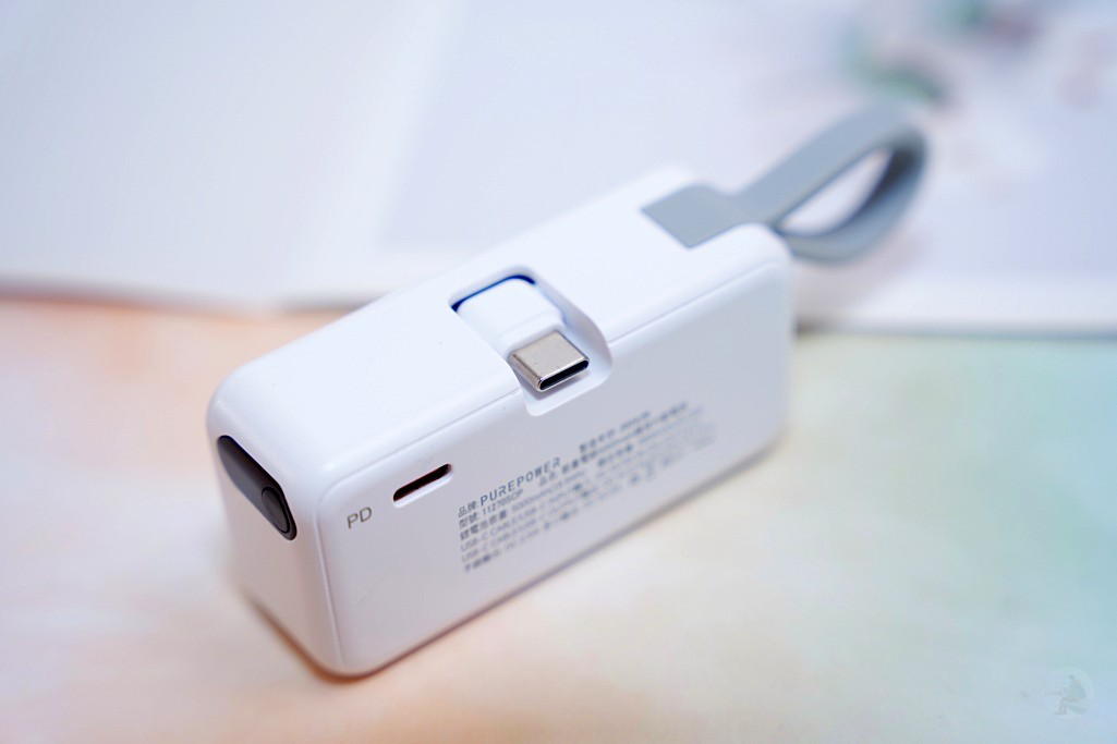 PD20W快速充電,數位電量顯示,翻轉接頭輕鬆收納,兼容AppleWatch無線充電 PD20W快速充電,數位電量顯示,翻轉接頭輕鬆收納,兼容AppleWatch無線充電