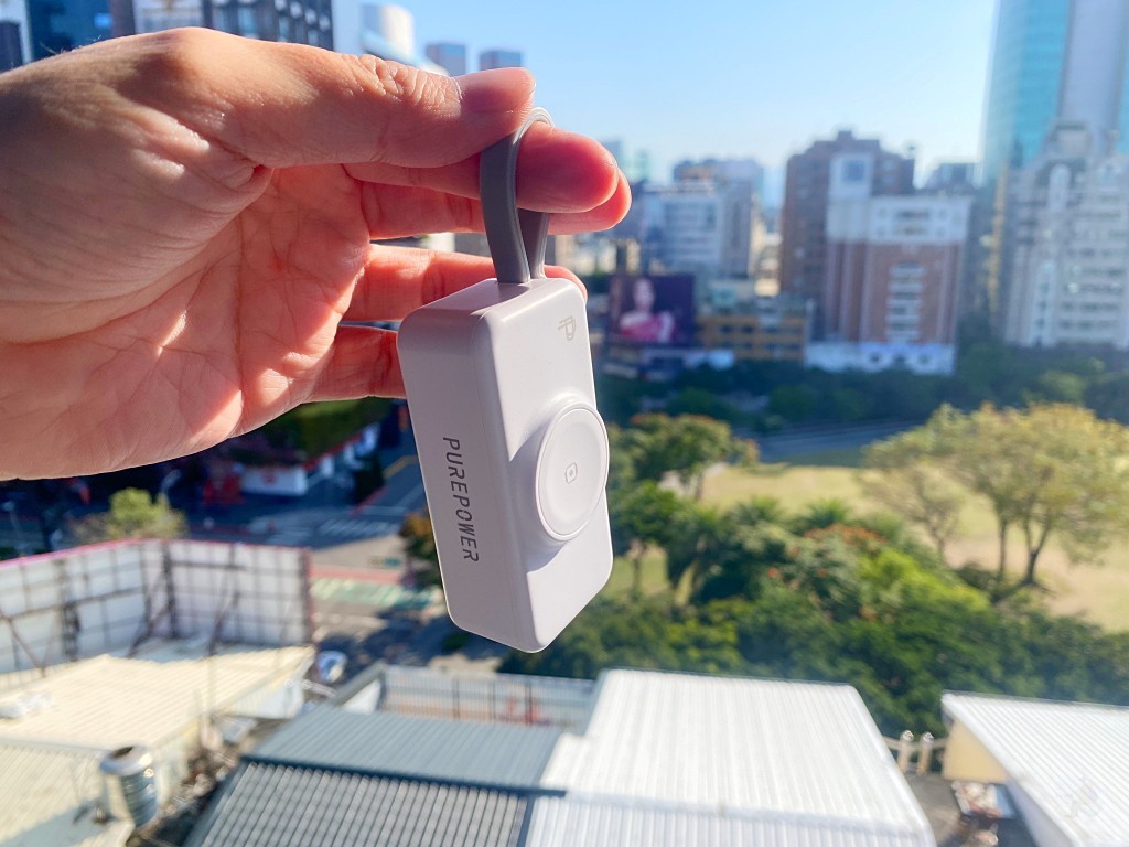 PD20W快速充電,數位電量顯示,翻轉接頭輕鬆收納,兼容AppleWatch無線充電 PD20W快速充電,數位電量顯示,翻轉接頭輕鬆收納,兼容AppleWatch無線充電