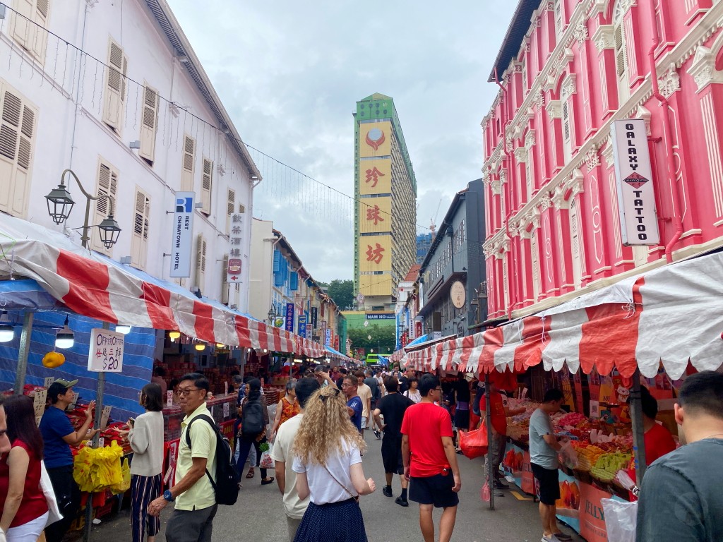 新加坡旅遊,新加坡懶人包,新加坡景點推薦,新加坡飯店推薦,新加坡交通,新加坡地鐵,新加坡自由行, 新加坡必訪景點, 濱海灣花園, 新加坡單軌電車, 新加坡交通, 新加坡住宿, 新加坡旅遊規劃, 新加坡行程, 新加坡親子旅行, 新加坡景點推薦, 新加坡自駕, 新加坡市區旅遊, 新加坡熱門景點, 新加坡景點安排, 新加坡旅遊攻略, 新加坡景點介紹, 新加坡國際機場, 濱海灣金沙, 武吉士街, 小印度, 哈芝巷, 聖淘沙島, 新加坡動物園, 新加坡夜間動物園, 新加坡植物園, 甘榜格南, 裕廊飛禽公園, 新加坡科學館, 濱海藝術中心, 牛車水, 福康寧公園, 東海岸公園, 裕廊地標購物中心, 新加坡美食推薦, 新加坡街頭小吃, 新加坡晚餐推薦, 新加坡購物中心,馬來西亞樂高樂園