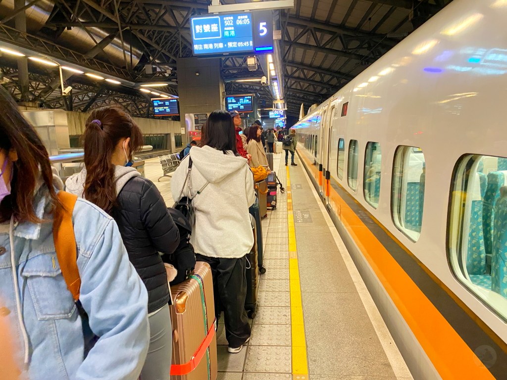 新加坡旅遊,新加坡懶人包,新加坡景點推薦,新加坡飯店推薦,新加坡交通,新加坡地鐵,新加坡自由行, 新加坡必訪景點, 濱海灣花園, 新加坡單軌電車, 新加坡交通, 新加坡住宿, 新加坡旅遊規劃, 新加坡行程, 新加坡親子旅行, 新加坡景點推薦, 新加坡自駕, 新加坡市區旅遊, 新加坡熱門景點, 新加坡景點安排, 新加坡旅遊攻略, 新加坡景點介紹, 新加坡國際機場, 濱海灣金沙, 武吉士街, 小印度, 哈芝巷, 聖淘沙島, 新加坡動物園, 新加坡夜間動物園, 新加坡植物園, 甘榜格南, 裕廊飛禽公園, 新加坡科學館, 濱海藝術中心, 牛車水, 福康寧公園, 東海岸公園, 裕廊地標購物中心, 新加坡美食推薦, 新加坡街頭小吃, 新加坡晚餐推薦, 新加坡購物中心,馬來西亞樂高樂園
