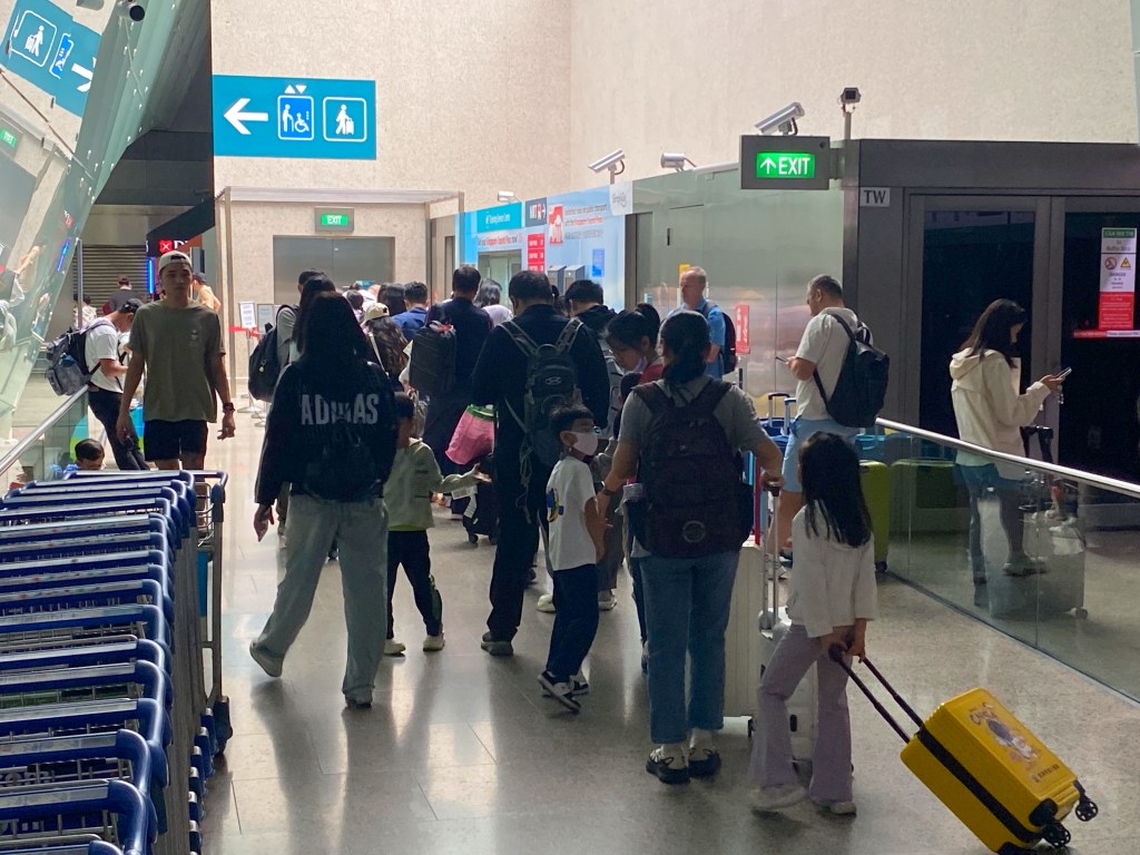 新加坡旅遊,新加坡懶人包,新加坡景點推薦,新加坡飯店推薦,新加坡交通,新加坡地鐵,新加坡自由行, 新加坡必訪景點, 濱海灣花園, 新加坡單軌電車, 新加坡交通, 新加坡住宿, 新加坡旅遊規劃, 新加坡行程, 新加坡親子旅行, 新加坡景點推薦, 新加坡自駕, 新加坡市區旅遊, 新加坡熱門景點, 新加坡景點安排, 新加坡旅遊攻略, 新加坡景點介紹, 新加坡國際機場, 濱海灣金沙, 武吉士街, 小印度, 哈芝巷, 聖淘沙島, 新加坡動物園, 新加坡夜間動物園, 新加坡植物園, 甘榜格南, 裕廊飛禽公園, 新加坡科學館, 濱海藝術中心, 牛車水, 福康寧公園, 東海岸公園, 裕廊地標購物中心, 新加坡美食推薦, 新加坡街頭小吃, 新加坡晚餐推薦, 新加坡購物中心,馬來西亞樂高樂園