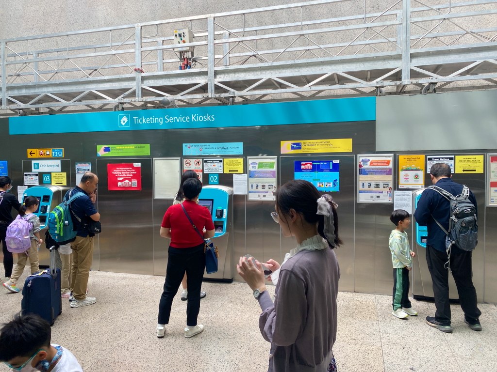 新加坡旅遊,新加坡懶人包,新加坡景點推薦,新加坡飯店推薦,新加坡交通,新加坡地鐵,新加坡自由行, 新加坡必訪景點, 濱海灣花園, 新加坡單軌電車, 新加坡交通, 新加坡住宿, 新加坡旅遊規劃, 新加坡行程, 新加坡親子旅行, 新加坡景點推薦, 新加坡自駕, 新加坡市區旅遊, 新加坡熱門景點, 新加坡景點安排, 新加坡旅遊攻略, 新加坡景點介紹, 新加坡國際機場, 濱海灣金沙, 武吉士街, 小印度, 哈芝巷, 聖淘沙島, 新加坡動物園, 新加坡夜間動物園, 新加坡植物園, 甘榜格南, 裕廊飛禽公園, 新加坡科學館, 濱海藝術中心, 牛車水, 福康寧公園, 東海岸公園, 裕廊地標購物中心, 新加坡美食推薦, 新加坡街頭小吃, 新加坡晚餐推薦, 新加坡購物中心,馬來西亞樂高樂園