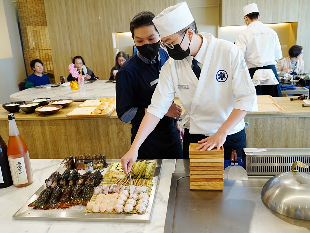 高CP值無菜單鐵板燒, 台南美食, 2024年冠軍, 日本A5和牛, 活龍蝦, 干貝, 米其林推薦, 台灣必吃, 鐵板燒, 明水然樂, 小資族大享受, 商務聚餐, 約會慶生, 網紅餐廳, 無菜單鐵板燒, 高端食材, 鐵板燒餐廳, 台灣網紅名店, 2,000元餐, 必吃餐廳, 鐵板燒體驗,母親節,父親節 高CP值無菜單鐵板燒, 台南美食, 2024年冠軍, 日本A5和牛, 活龍蝦, 干貝, 米其林推薦, 台灣必吃, 鐵板燒, 明水然樂, 小資族大享受, 商務聚餐, 約會慶生, 網紅餐廳, 無菜單鐵板燒, 高端食材, 鐵板燒餐廳, 台灣網紅名店, 2,000元餐, 必吃餐廳, 鐵板燒體驗,母親節,父親節