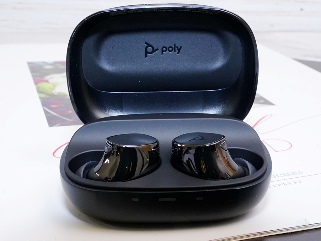 Poly Voyager Free 20 配件總覽｜藍牙耳機分享