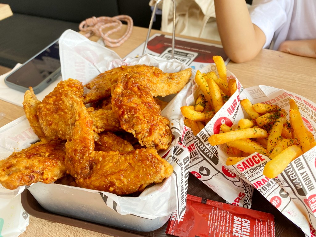 新加坡旅遊,新加坡懶人包,新加坡景點推薦,新加坡飯店推薦,新加坡交通,新加坡地鐵,新加坡自由行, 新加坡必訪景點, 濱海灣花園, 新加坡單軌電車, 新加坡交通, 新加坡住宿, 新加坡旅遊規劃, 新加坡行程, 新加坡親子旅行, 新加坡景點推薦, 新加坡自駕, 新加坡市區旅遊, 新加坡熱門景點, 新加坡景點安排, 新加坡旅遊攻略, 新加坡景點介紹, 新加坡國際機場, 濱海灣金沙, 武吉士街, 小印度, 哈芝巷, 聖淘沙島, 新加坡動物園, 新加坡夜間動物園, 新加坡植物園, 甘榜格南, 裕廊飛禽公園, 新加坡科學館, 濱海藝術中心, 牛車水, 福康寧公園, 東海岸公園, 裕廊地標購物中心, 新加坡美食推薦, 新加坡街頭小吃, 新加坡晚餐推薦, 新加坡購物中心,馬來西亞樂高樂園