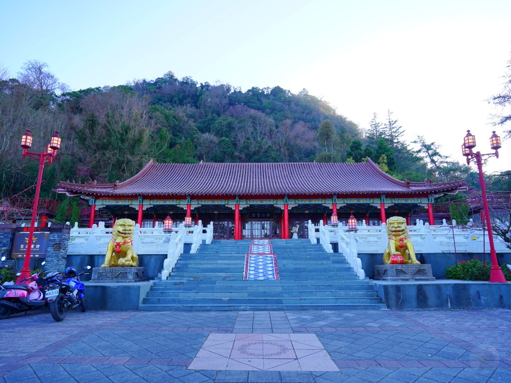 福壽山千櫻園, 2025最新花況, 櫻花, 目前花況, 旅遊, 2025櫻花季, 富士櫻, 山櫻花, 花海, 櫻花隧道, 山谷景色, 台中賞櫻, 福壽山農場, 粉紅花海, 旅行, 戶外活動, 春季旅遊, 賞櫻, 櫻花秘境, 野餐, 休閒旅遊, 自然風光, 台中旅遊景點, 賞櫻熱點