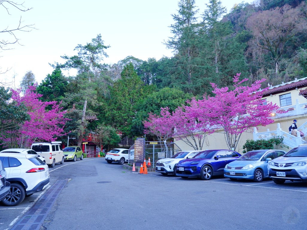 梨山賓館, 梨山住宿, 梨山賞櫻, 梨山避暑, 梨山農場, 福壽山農場, 武陵農場, 旅咖住宿體驗, 梨山景點, 豪華雙人房, 標準雙人房, 乾濕分離浴室, 私人陽台, 溫泉酒店, 高山住宿, 梨山美景, 高山住宿推薦, 梨山必吃, 梨山貢茶, 冰箱, 旅行住宿推薦, 遠足, 梨山旅遊
