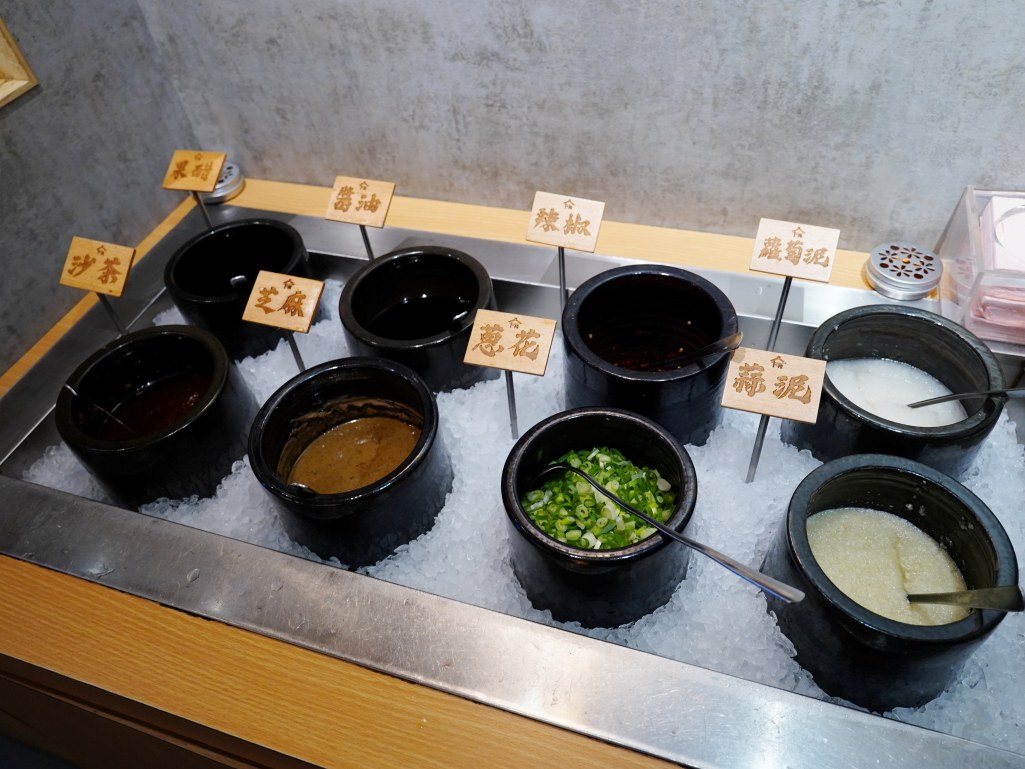 十二段鍋物堂沙鹿店醬料區