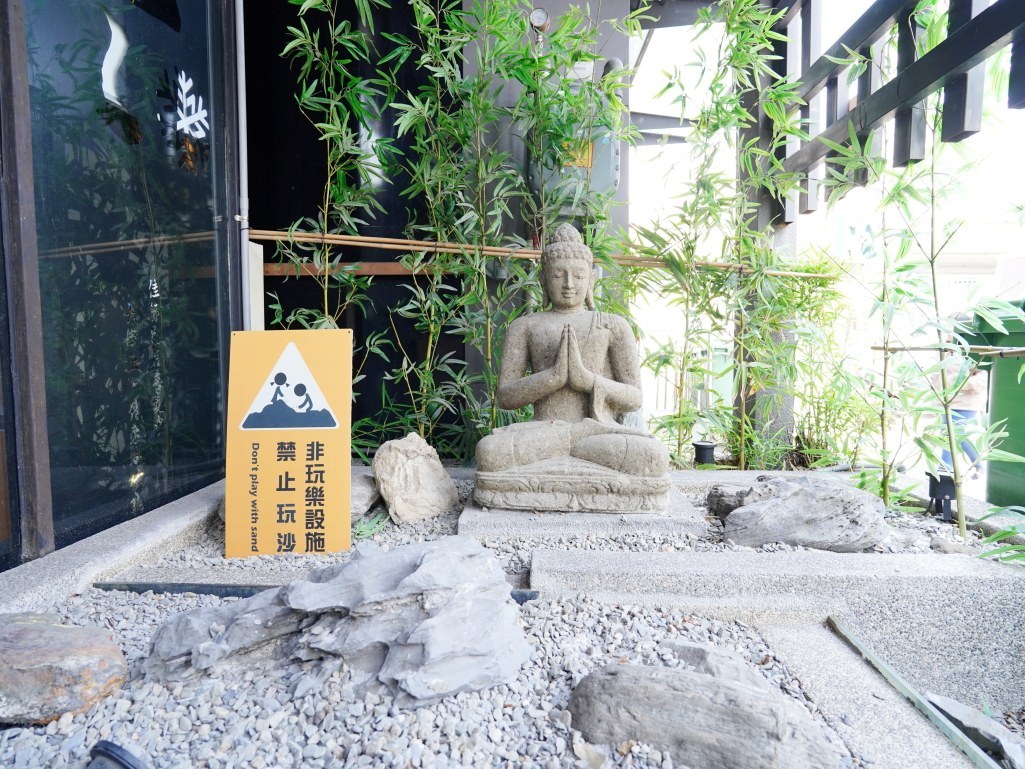 十二段鍋物堂沙鹿店門口與招牌