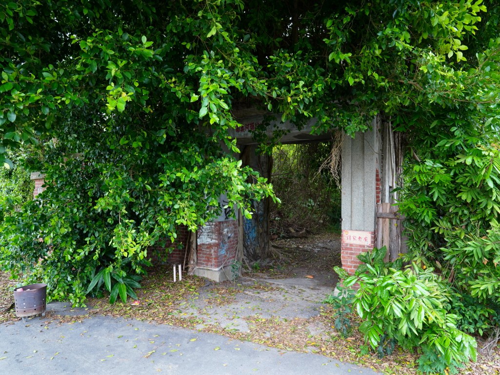 鬼屋咖啡, 民雄鬼屋, 嘉義咖啡廳, 劉家古厝, 嘉義旅遊景點, 嘉義民雄, 嘉義特色咖啡廳, 鬼屋主題咖啡, 嘉義紅茶, 巧克力鬆餅, 民雄旅遊, 傳奇故事景點, 民雄打卡景點, 嘉義小點心, 民雄咖啡店, 嘉義古建築, 咖啡與小點心, 旅遊咖啡廳, 嘉義必訪咖啡廳, 嘉義景點推薦 鬼屋咖啡, 民雄鬼屋, 嘉義咖啡廳, 劉家古厝, 嘉義旅遊景點, 嘉義民雄, 嘉義特色咖啡廳, 鬼屋主題咖啡, 嘉義紅茶, 巧克力鬆餅, 民雄旅遊, 傳奇故事景點, 民雄打卡景點, 嘉義小點心, 民雄咖啡店, 嘉義古建築, 咖啡與小點心, 旅遊咖啡廳, 嘉義必訪咖啡廳, 嘉義景點推薦