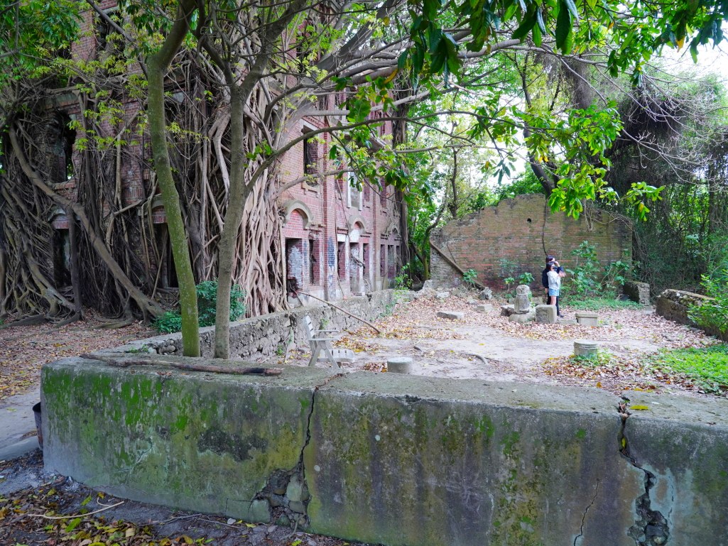 鬼屋咖啡, 民雄鬼屋, 嘉義咖啡廳, 劉家古厝, 嘉義旅遊景點, 嘉義民雄, 嘉義特色咖啡廳, 鬼屋主題咖啡, 嘉義紅茶, 巧克力鬆餅, 民雄旅遊, 傳奇故事景點, 民雄打卡景點, 嘉義小點心, 民雄咖啡店, 嘉義古建築, 咖啡與小點心, 旅遊咖啡廳, 嘉義必訪咖啡廳, 嘉義景點推薦 鬼屋咖啡, 民雄鬼屋, 嘉義咖啡廳, 劉家古厝, 嘉義旅遊景點, 嘉義民雄, 嘉義特色咖啡廳, 鬼屋主題咖啡, 嘉義紅茶, 巧克力鬆餅, 民雄旅遊, 傳奇故事景點, 民雄打卡景點, 嘉義小點心, 民雄咖啡店, 嘉義古建築, 咖啡與小點心, 旅遊咖啡廳, 嘉義必訪咖啡廳, 嘉義景點推薦