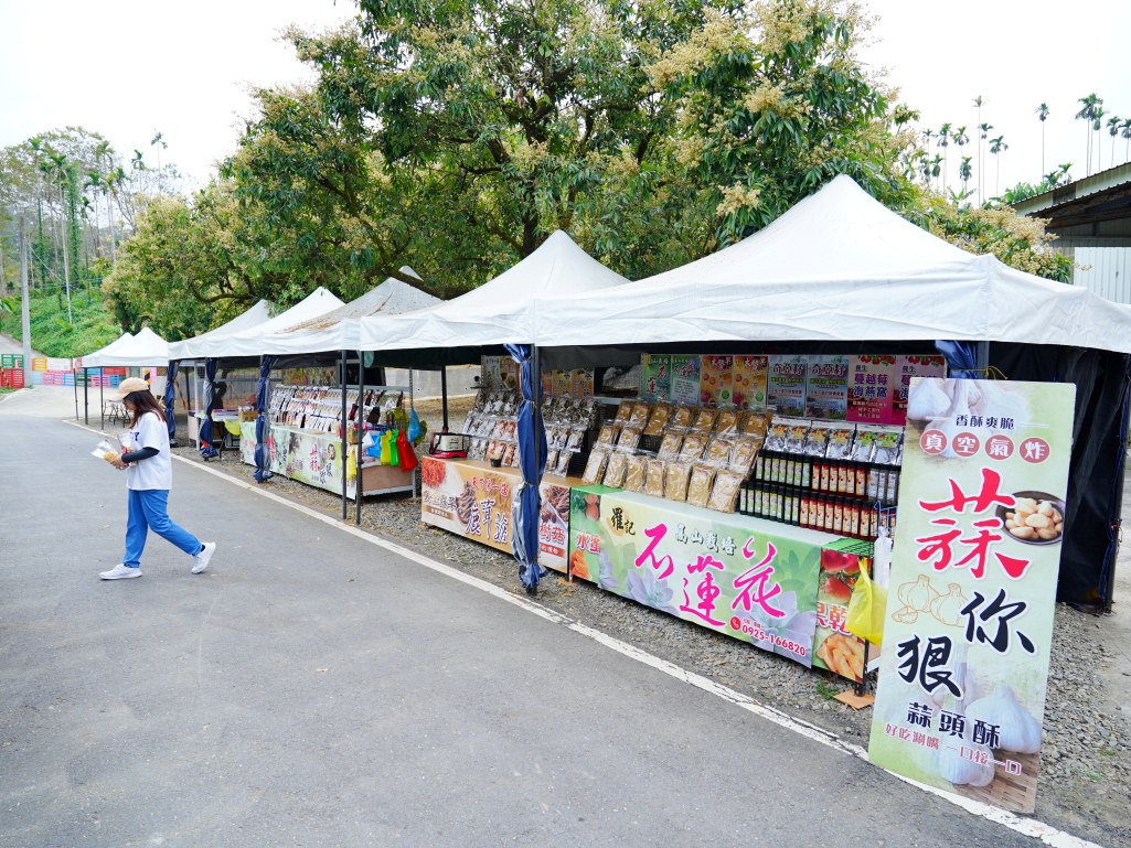 充滿熱鬧氣氛的村落市集