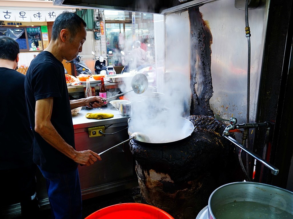 羅山生炒鱔魚麵, 嘉義美食, 嘉義小吃, 文化夜市美食, 嘉義夜市美食, 炭火快炒,嘉義必吃美食推薦, 嘉義文化夜市隱藏美食, 嘉義生炒鱔魚麵推薦, 嘉義巷弄美食推薦, 嘉義在地人推薦美食, 嘉義晚餐推薦,嘉義排隊美食, 嘉義特色小吃, 嘉義炭火快炒推薦, 嘉義熱門美食, 嘉義道地小吃
