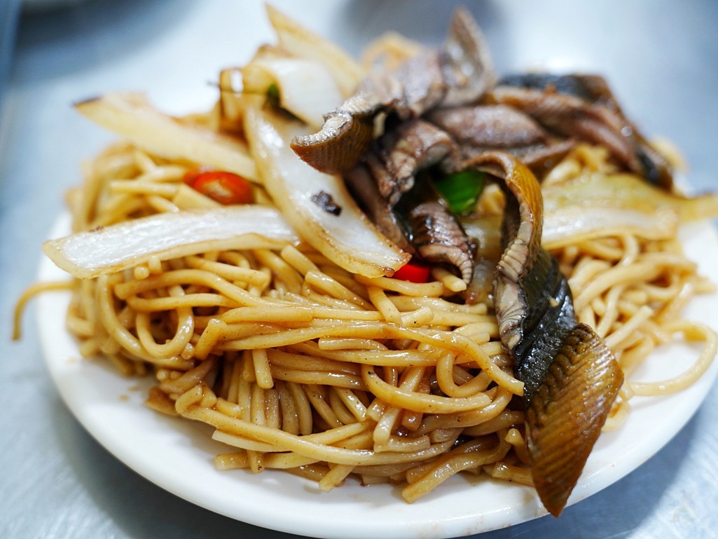 羅山生炒鱔魚麵, 嘉義美食, 嘉義小吃, 文化夜市美食, 嘉義夜市美食, 炭火快炒,嘉義必吃美食推薦, 嘉義文化夜市隱藏美食, 嘉義生炒鱔魚麵推薦, 嘉義巷弄美食推薦, 嘉義在地人推薦美食, 嘉義晚餐推薦,嘉義排隊美食, 嘉義特色小吃, 嘉義炭火快炒推薦, 嘉義熱門美食, 嘉義道地小吃