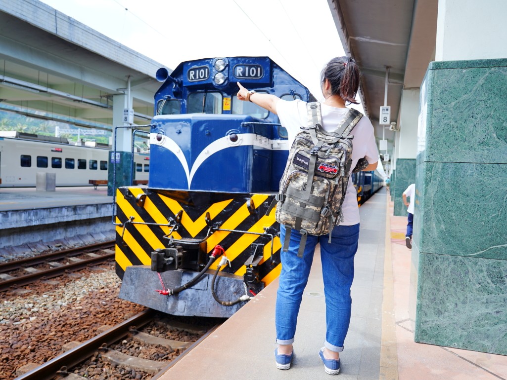bagrun後背包, bagrun水壺包, 雄獅山嵐號火車, 藍皮解優號, 台灣火車旅行,軍事風格背包, 軍風水壺包, 台灣三天兩夜旅遊, 火車旅遊裝備推薦, 小朋友隨行水壺包, 多地形迷彩後背包, 暮色迷彩背包, 魔鬼氈布章設計背包, 露營火車背包推薦, Molle系統背包,bagrun背包,旅行背包推薦 bagrun後背包, bagrun水壺包, 雄獅山嵐號火車, 藍皮解優號, 台灣火車旅行,軍事風格背包, 軍風水壺包, 台灣三天兩夜旅遊, 火車旅遊裝備推薦, 小朋友隨行水壺包, 多地形迷彩後背包, 暮色迷彩背包, 魔鬼氈布章設計背包, 露營火車背包推薦, Molle系統背包,bagrun背包,旅行背包推薦